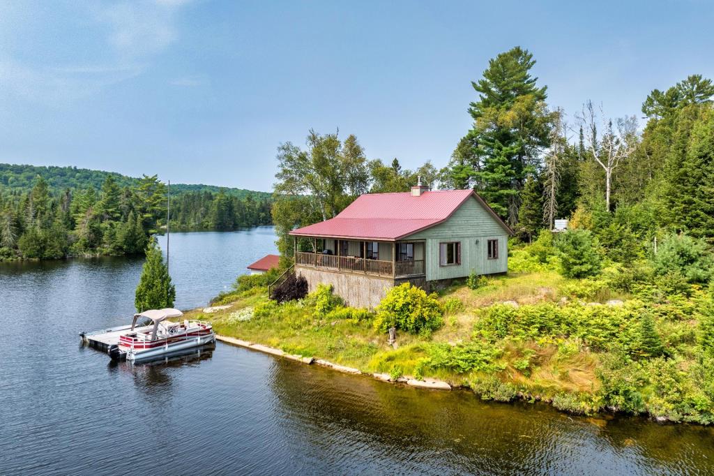 Tout meublé et équipé! Chaleureux chalet niché sur une île privée