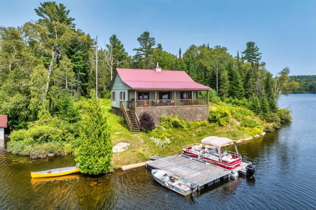 Tout meublé et équipé! Chaleureux chalet niché sur une île privée