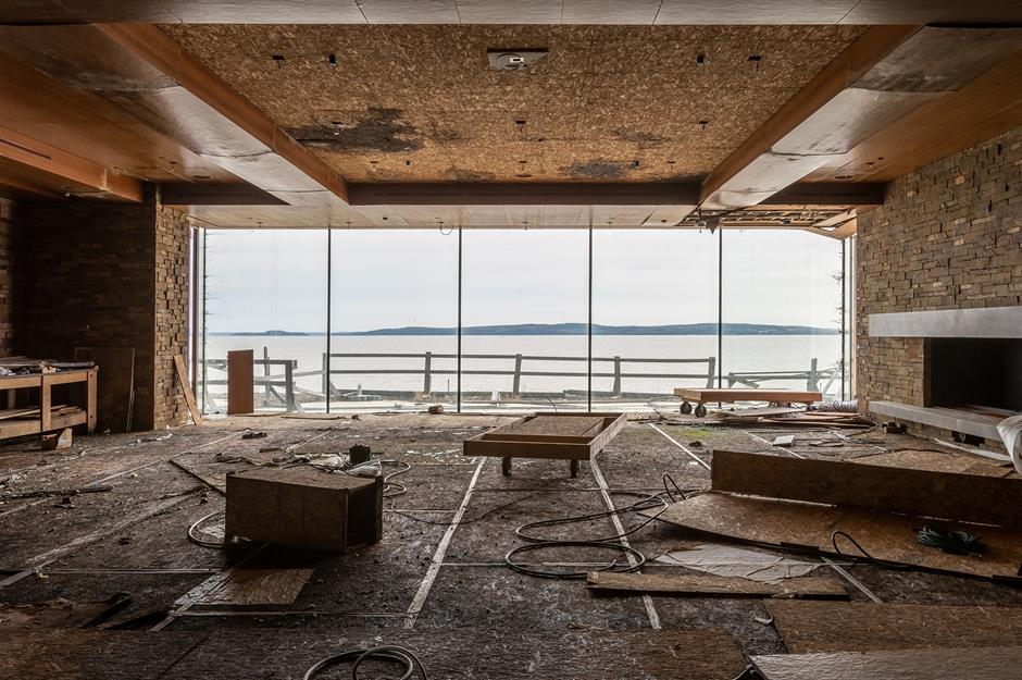 Découvrez l'intérieur de la plus grande maison abandonnée au Canada