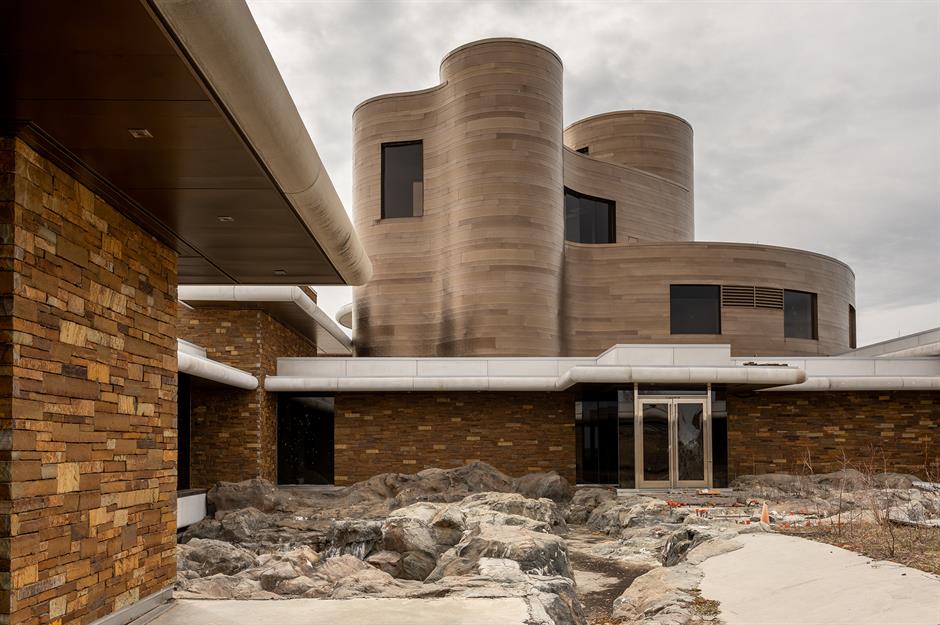 Découvrez l'intérieur de la plus grande maison abandonnée au Canada