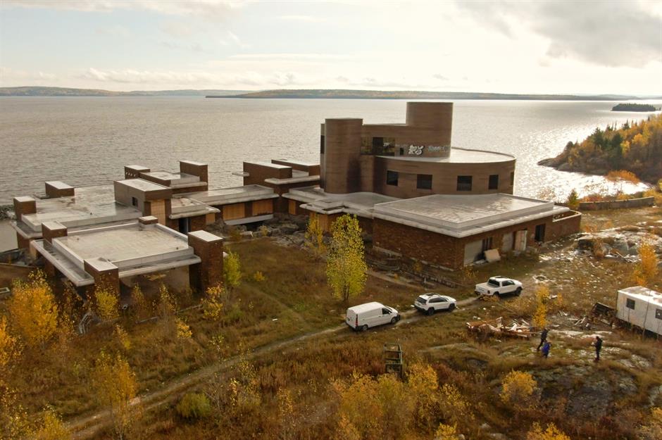 Découvrez l'intérieur de la plus grande maison abandonnée au Canada