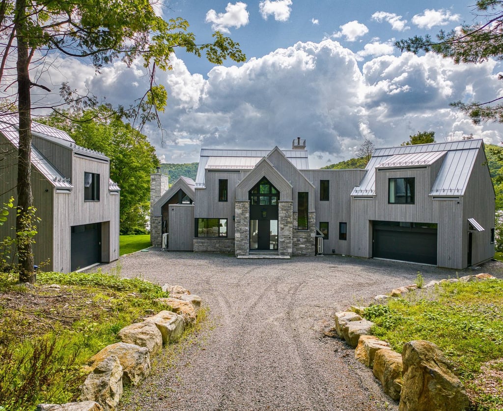 L’impressionnant chalet du joueur de hockey Jonathan Bernier est à vendre