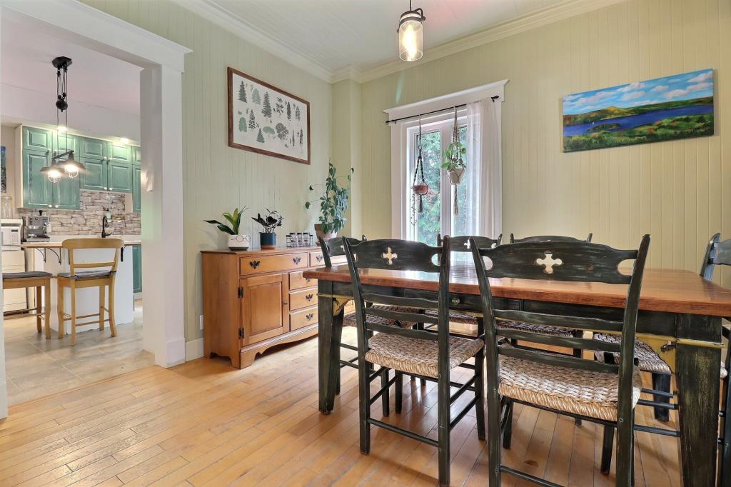 Cottage au cachet chaleureux et lumineux à vendre pour 214 000 $