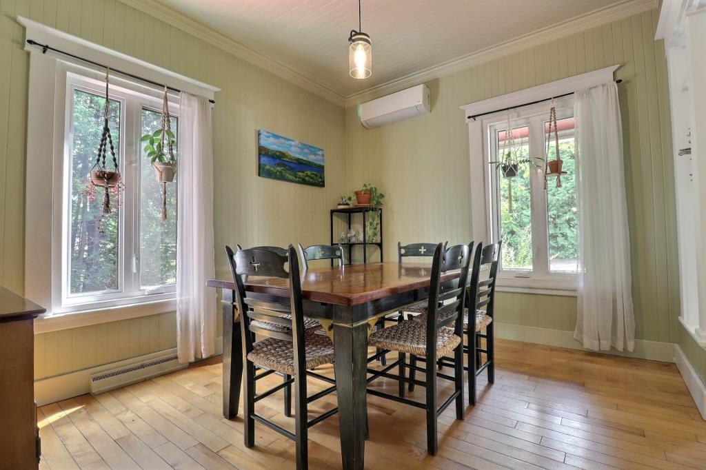 Cottage au cachet chaleureux et lumineux à vendre pour 214 000 $