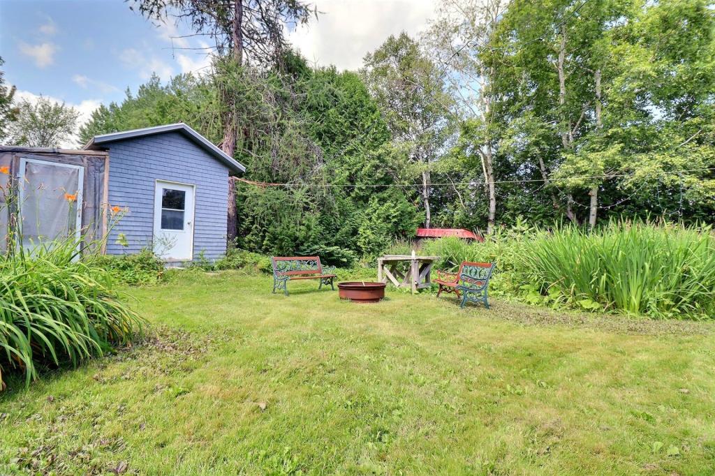 Cottage au cachet chaleureux et lumineux à vendre pour 214 000 $