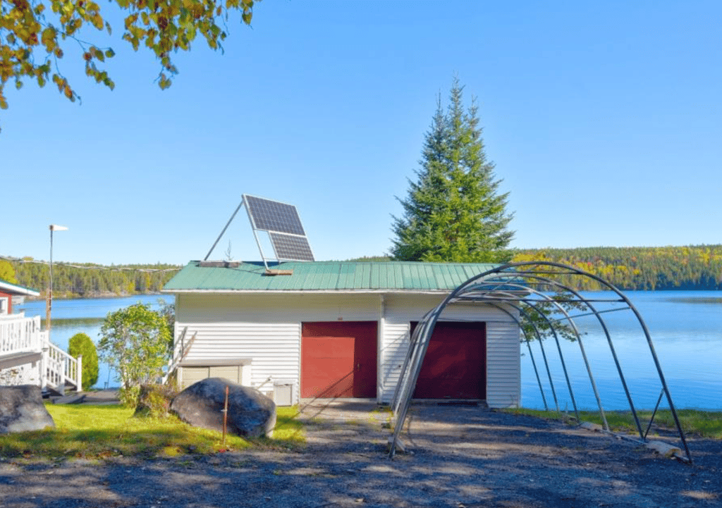 Coquet chalet 4 saisons sur le bord de l'eau