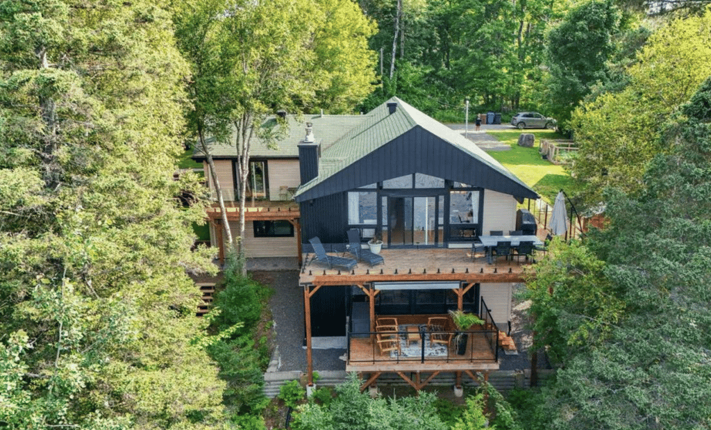 La nature, le lac et le confort dans ce magnifique chalet laurentien