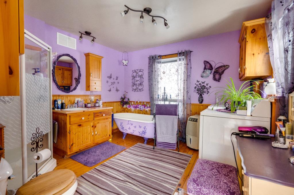 Maisonnette à 174 900 $ avec un charmant intérieur rustique