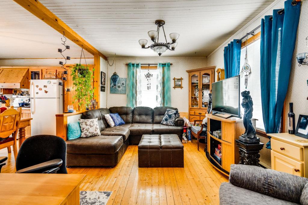 Maisonnette à 174 900 $ avec un charmant intérieur rustique