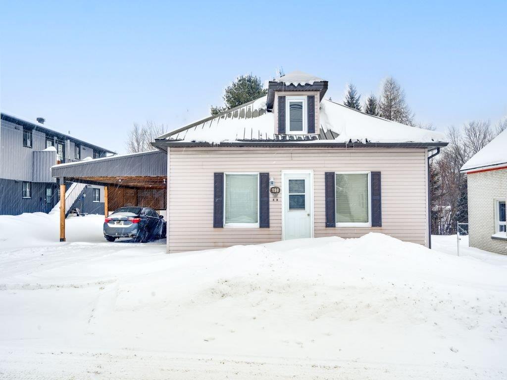 Maisonnette à 174 900 $ avec un charmant intérieur rustique