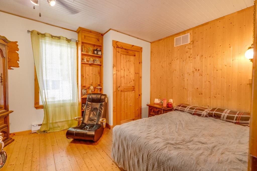 Maisonnette à 174 900 $ avec un charmant intérieur rustique