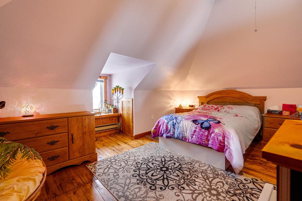 Maisonnette à 174 900 $ avec un charmant intérieur rustique