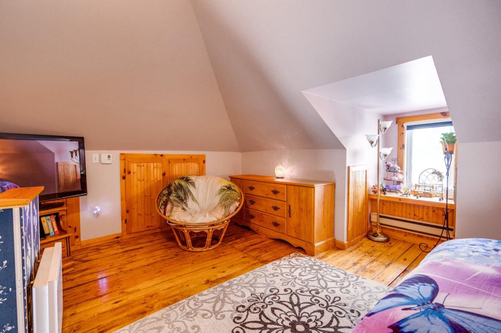 Maisonnette à 174 900 $ avec un charmant intérieur rustique
