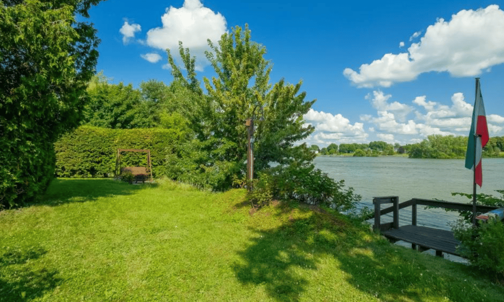 Belle d'autrefois aux abords de la rivière Richelieu