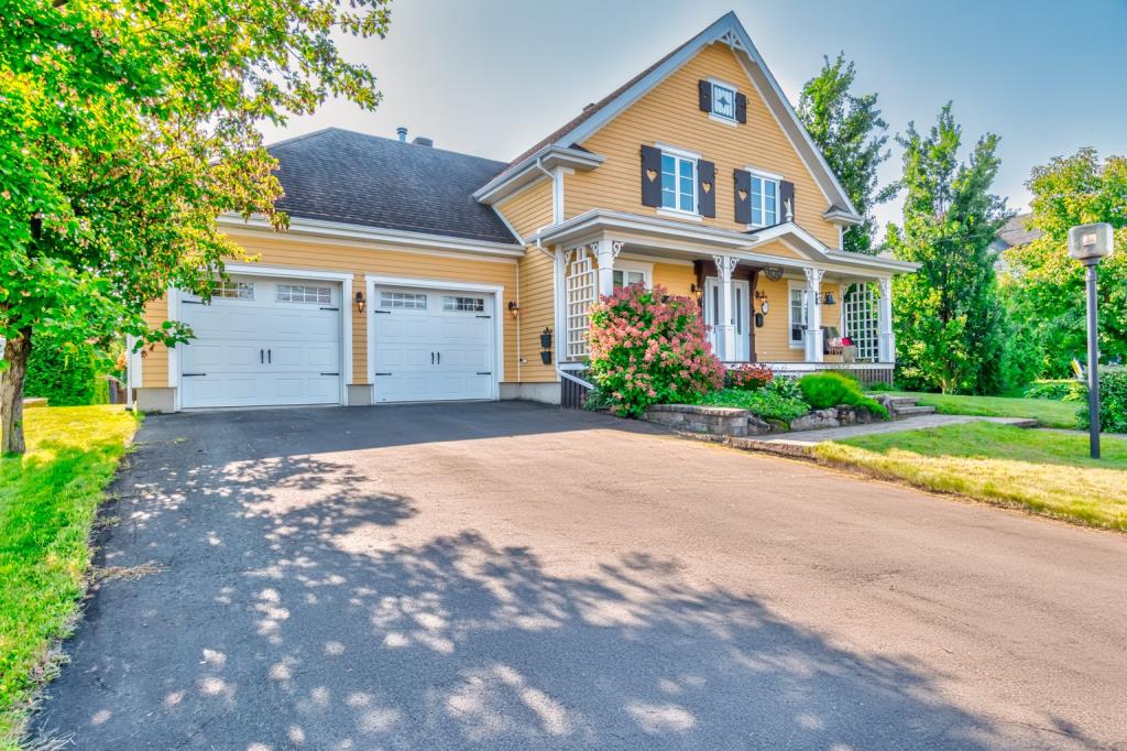 Coup de foudre pour ce cottage au décor chaleureux et sa cour tout simplement fabuleuse