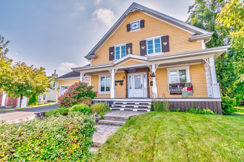 Coup de foudre pour ce cottage au décor chaleureux et sa cour tout simplement fabuleuse