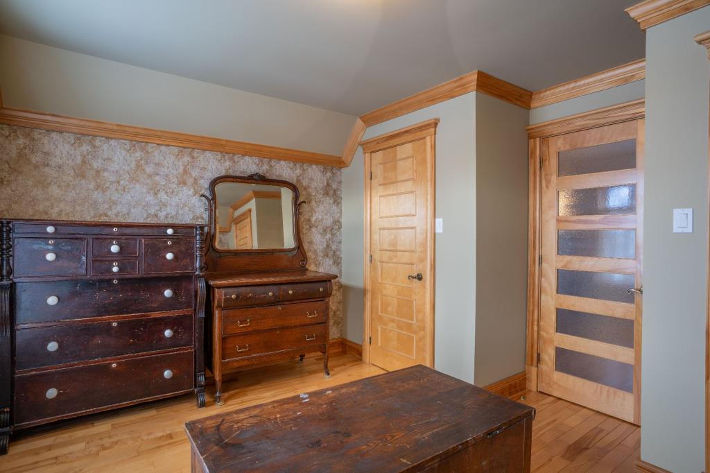 Rénovée avec raffinement! Adorable centenaire à vendre pour 295 000 $