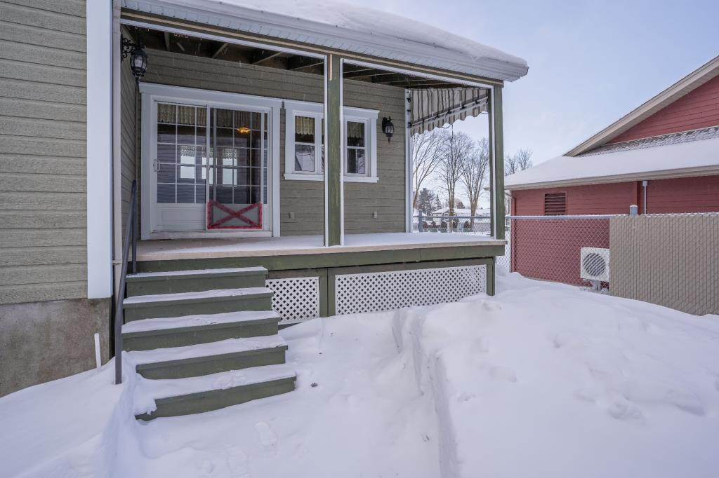 Rénovée avec raffinement! Adorable centenaire à vendre pour 295 000 $
