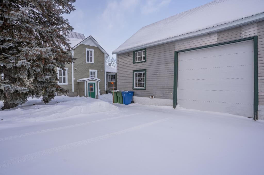 Rénovée avec raffinement! Adorable centenaire à vendre pour 295 000 $