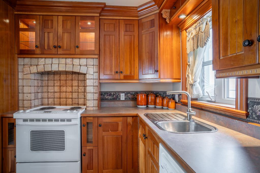 Rénovée avec raffinement! Adorable centenaire à vendre pour 295 000 $