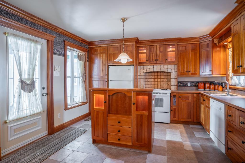 Rénovée avec raffinement! Adorable centenaire à vendre pour 295 000 $