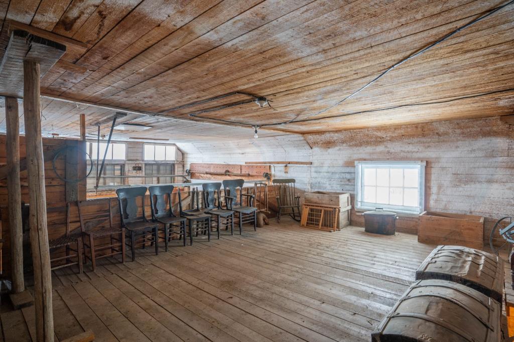 Rénovée avec raffinement! Adorable centenaire à vendre pour 295 000 $
