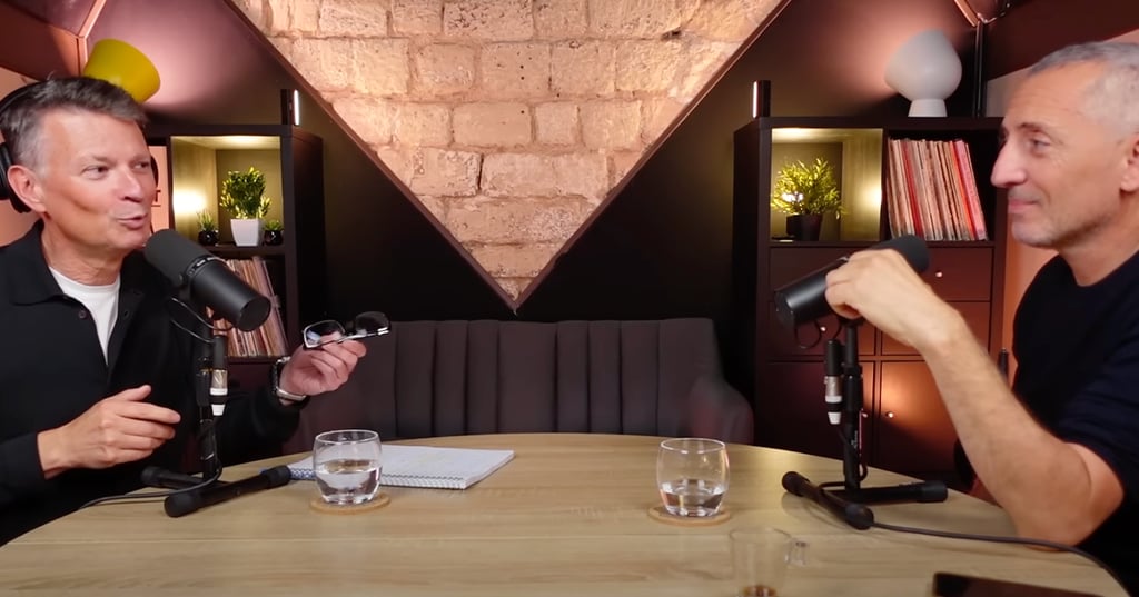 Gad Elmaleh reconnait avoir volé des blagues à des Américains, mais pas à des Québécois