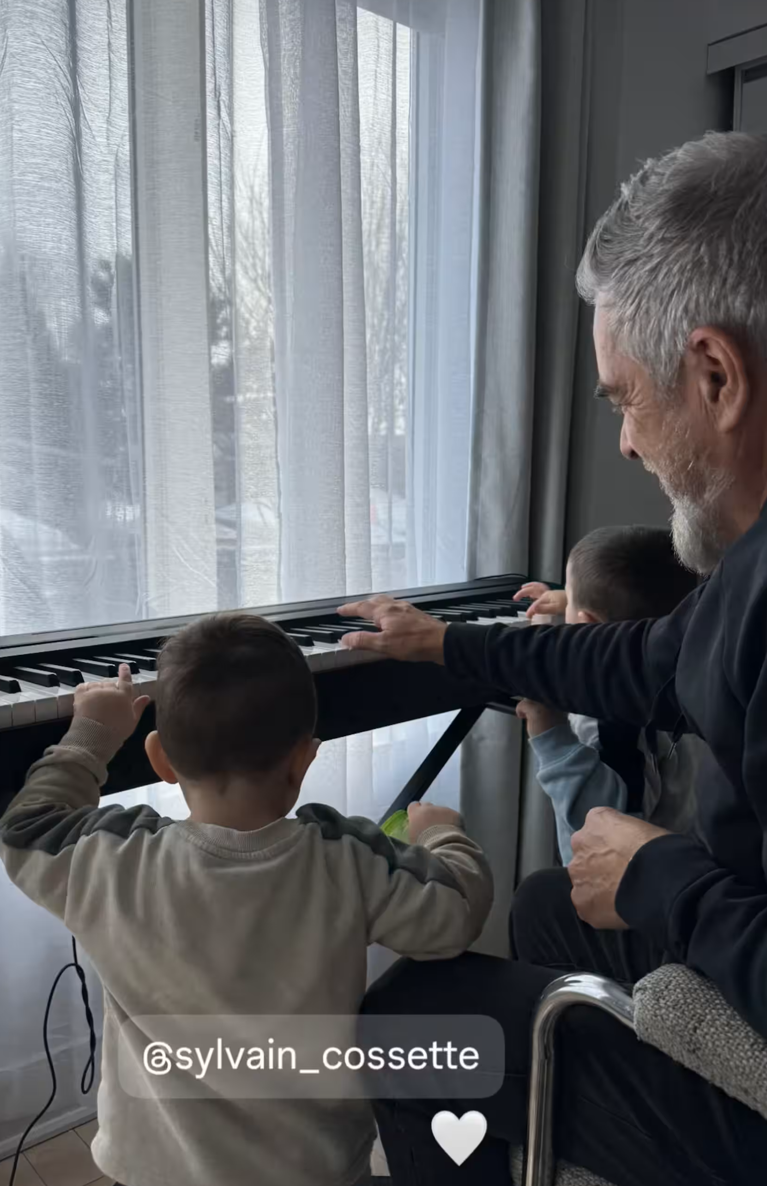 Après son passage à Star Académie, Sylvain Cossette publie une très rare photo avec ses petits-enfants 