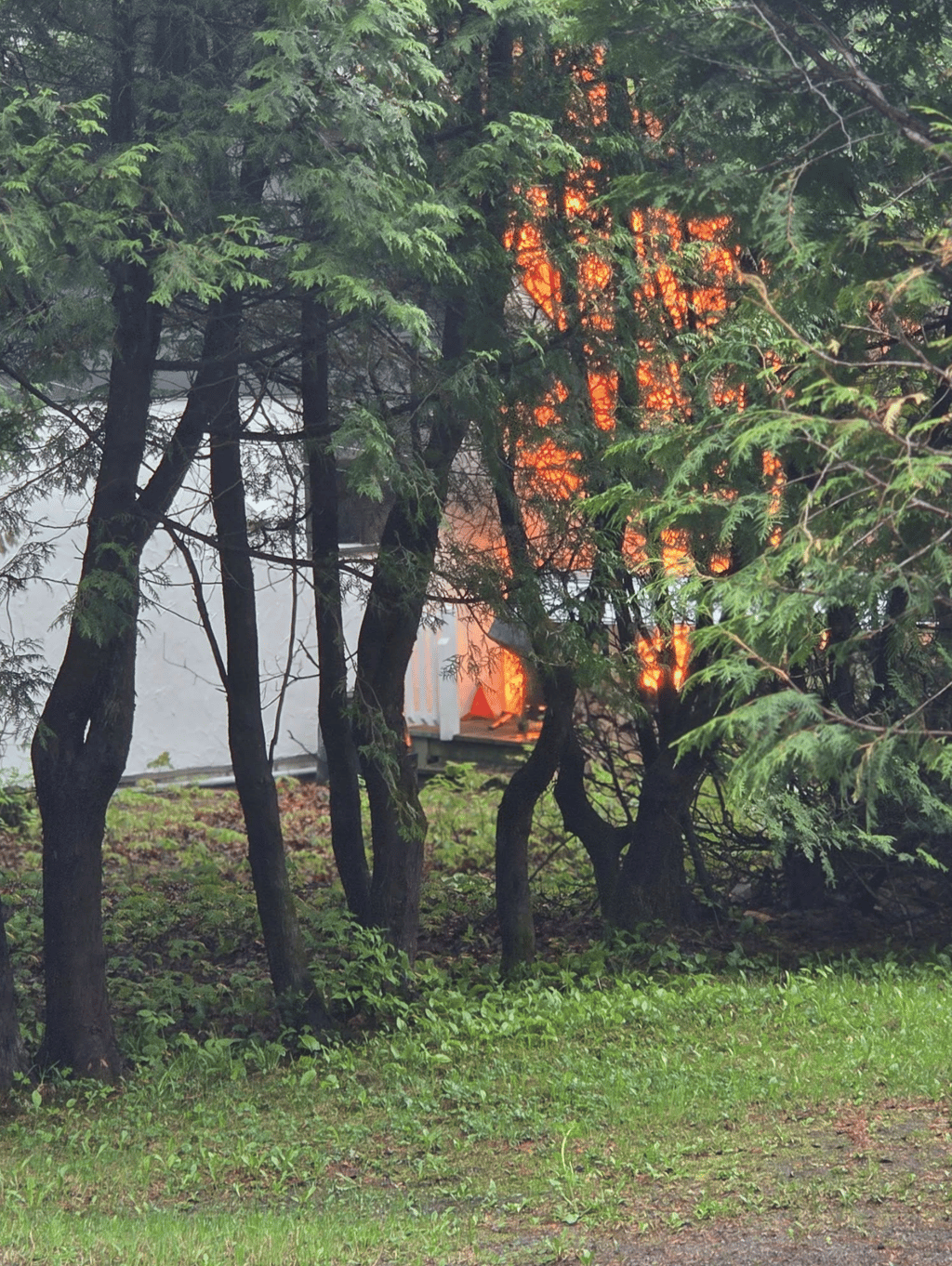 Le chalet de Catherine Proulx-Lemay et Noémie Yelle complètement ravagé par un incendie