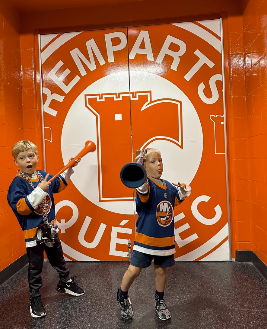 Les enfants et les petits-enfants de Patrick Roy prennent la pose lors d'un moment magique en famille