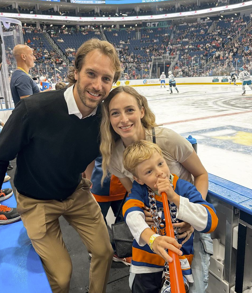 Les enfants et les petits-enfants de Patrick Roy prennent la pose lors d'un moment magique en famille