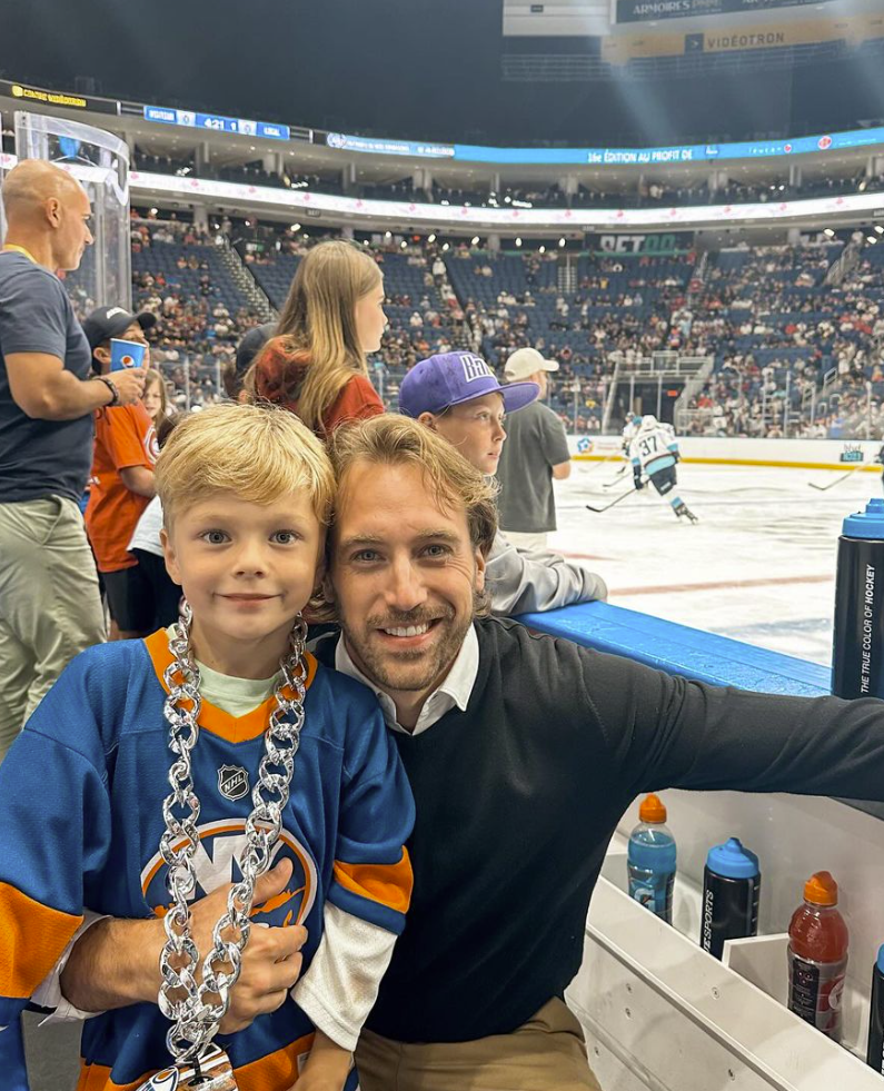 Les enfants et les petits-enfants de Patrick Roy prennent la pose lors d'un moment magique en famille