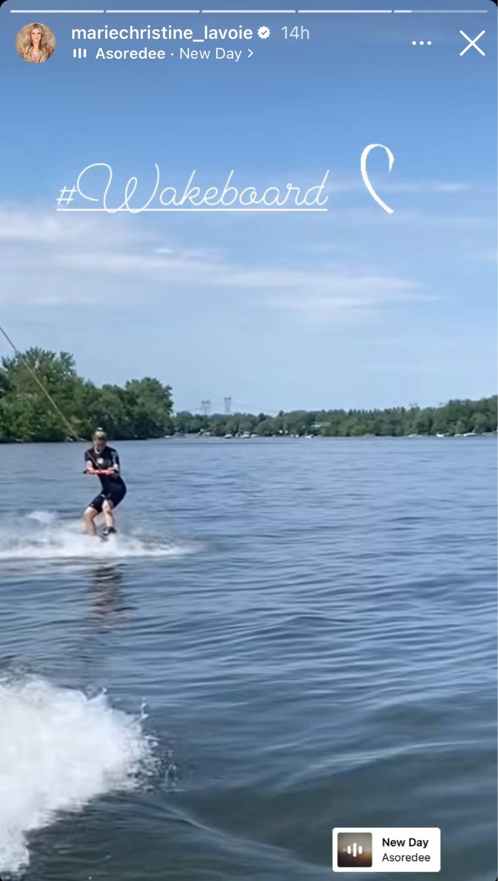 Marie-Christine Lavoie prend la pose en maillot de bain et elle est resplendissante