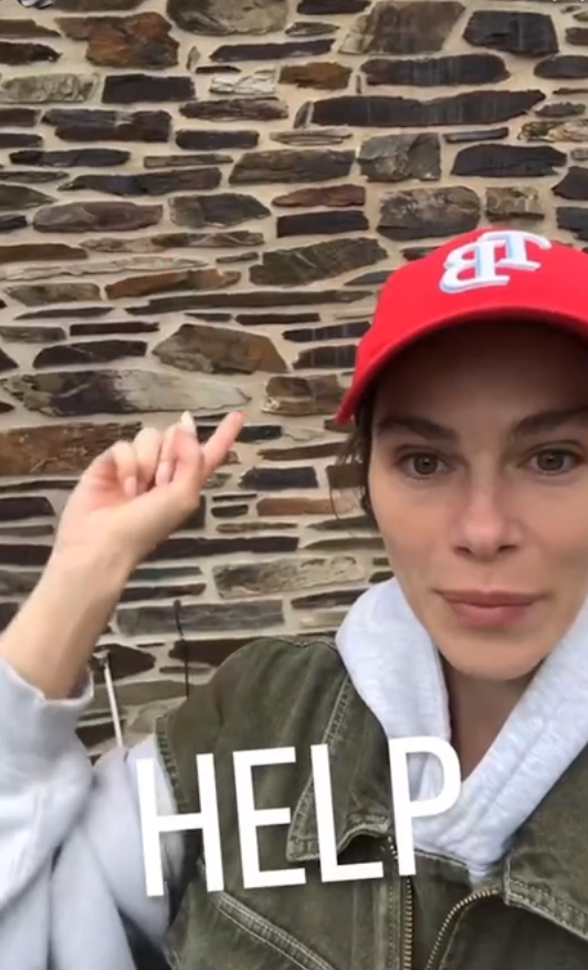 Maripier Morin sollicite l'aide de ses fans en direct de chez elle