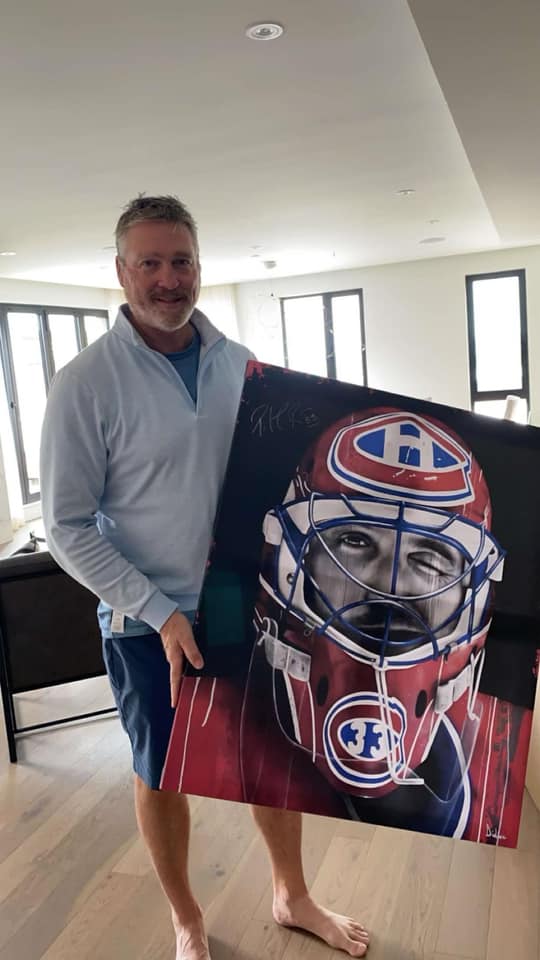 Patrick Roy prend la pose pour vous dévoiler une œuvre impressionnante et le résultat est à couper le souffle