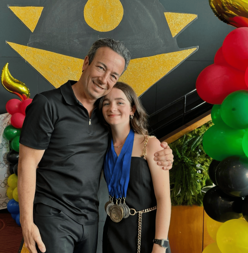Luc Poirier rend un superbe hommage à sa fille qui célèbre un moment important