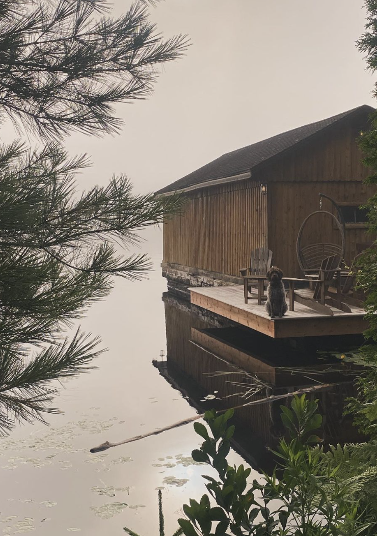 Julie Le Breton prend de superbes photos en vacances avec Remi-Pierre Paquin et des amis