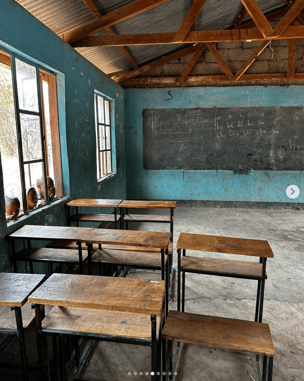 Hélène Boudreau est en Afrique et elle a donné de l'argent à une école primaire 