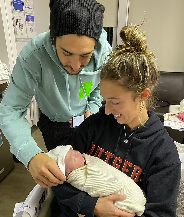 La conjointe de Johnny Gaudreau annonce qu'elle est enceinte de leur 3e enfant