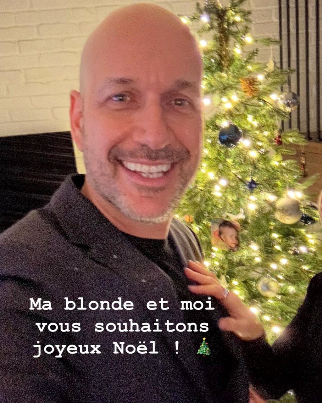 Martin Matte partage une photo en compagnie de sa blonde pour Noël