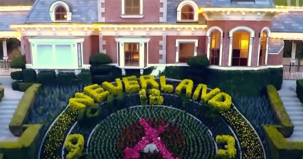 Neverland, le ranch de Michael Jackson, est passé près de disparaître sous les flammes dans les dernières heures