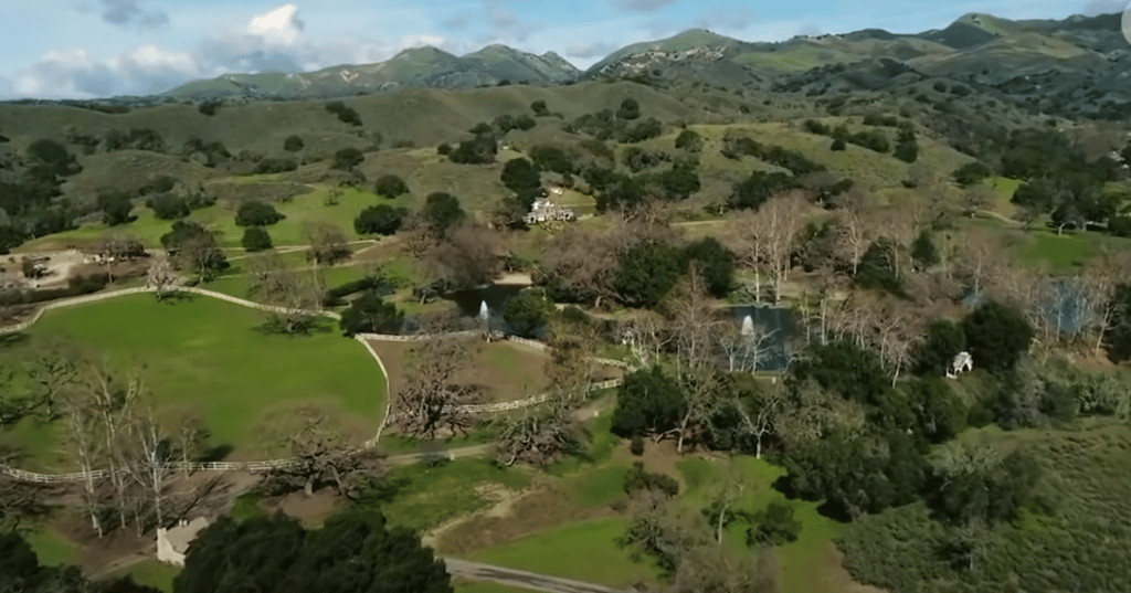 Neverland, le ranch de Michael Jackson, est passé près de disparaître sous les flammes dans les dernières heures