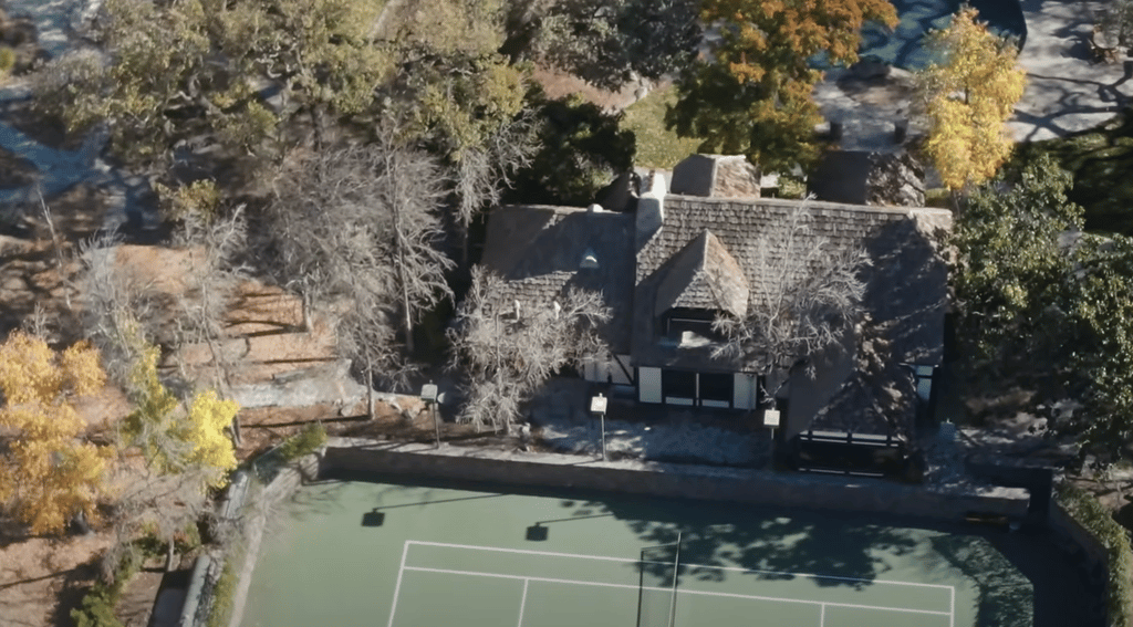 Neverland, le ranch de Michael Jackson, est passé près de disparaître sous les flammes dans les dernières heures
