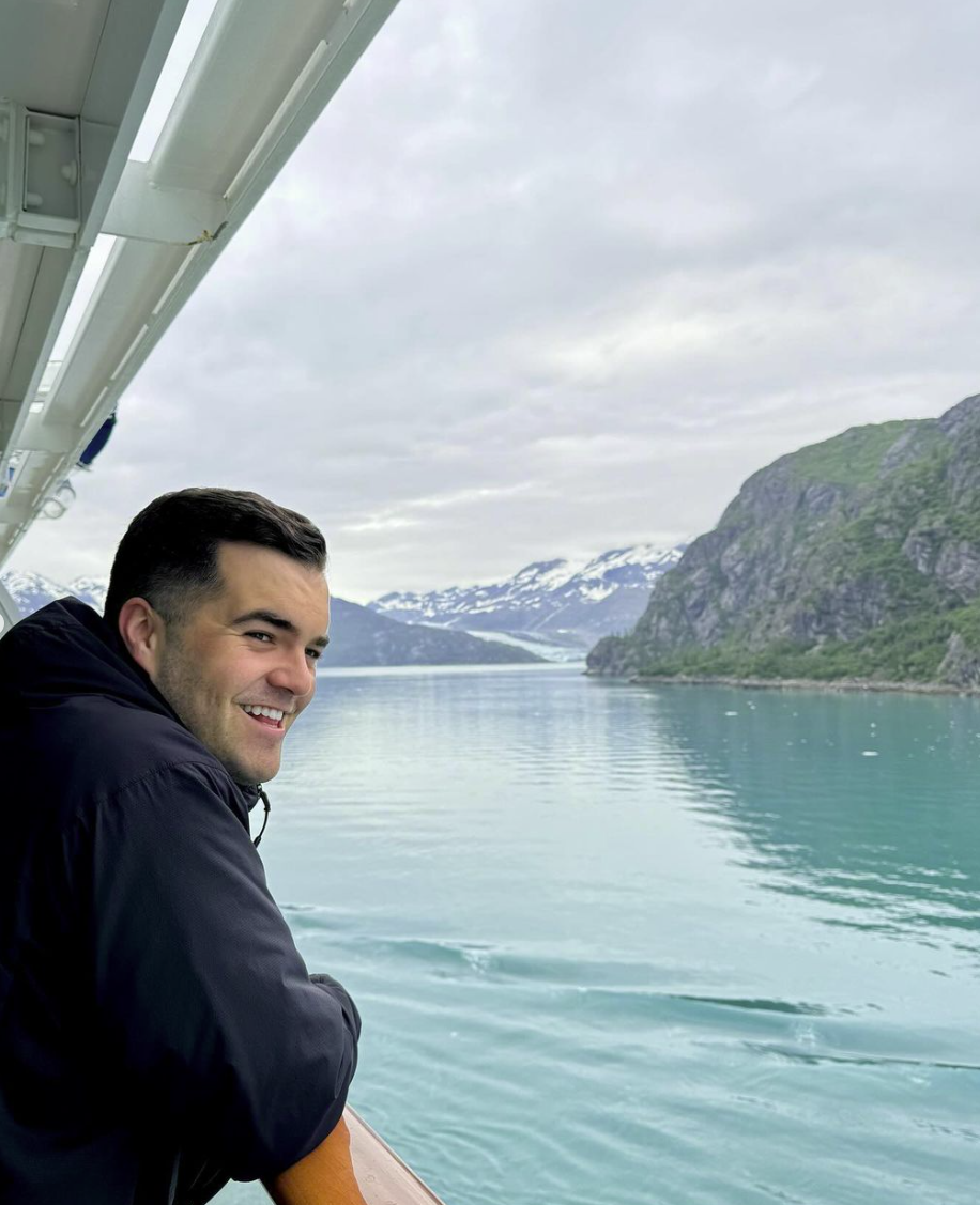 Simon Philibert de TVA Nouvelles a visité l'un des plus beaux endroits du monde avec son amoureux