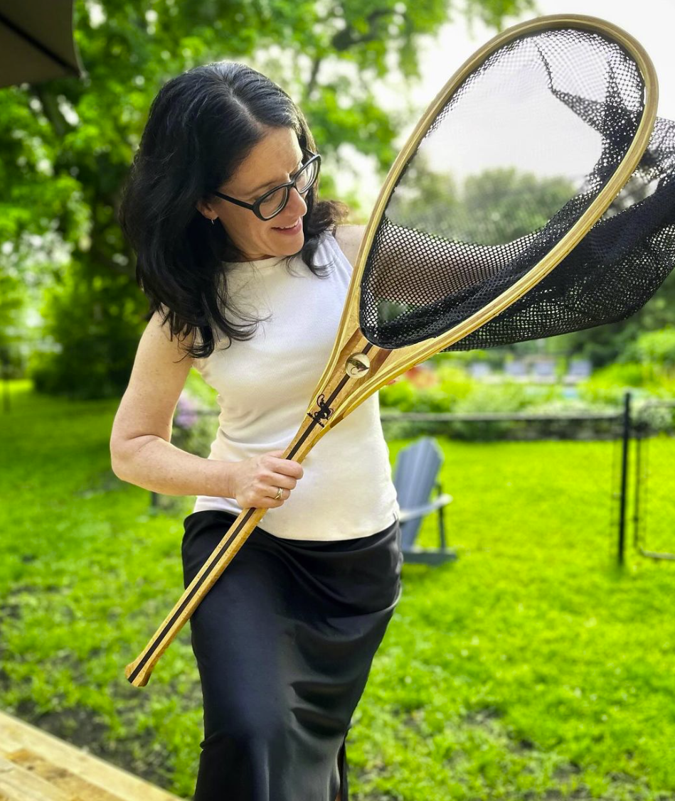 Sonia LeBel dévoile l'une de ses passions et elle affiche un large sourire en prenant la pose