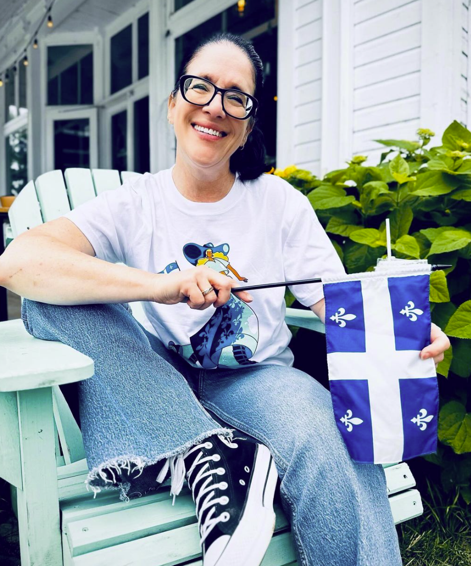 Sonia LeBel dévoile l'une de ses passions et elle affiche un large sourire en prenant la pose