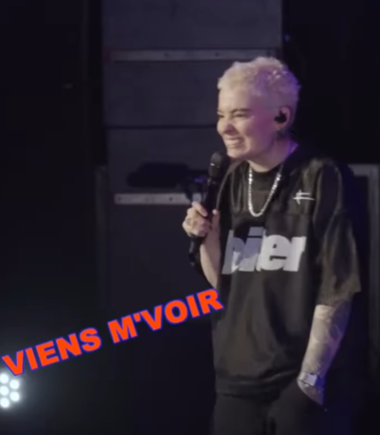 Roxane Bruneau interrompue en plein concert par une spectatrice qui a trop bu