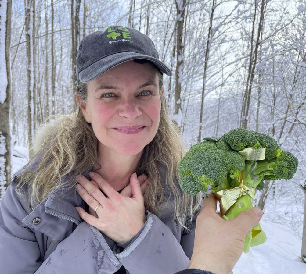 Annie Brocoli présente son nouvel amoureux bien connu dans l'industrie du cinéma