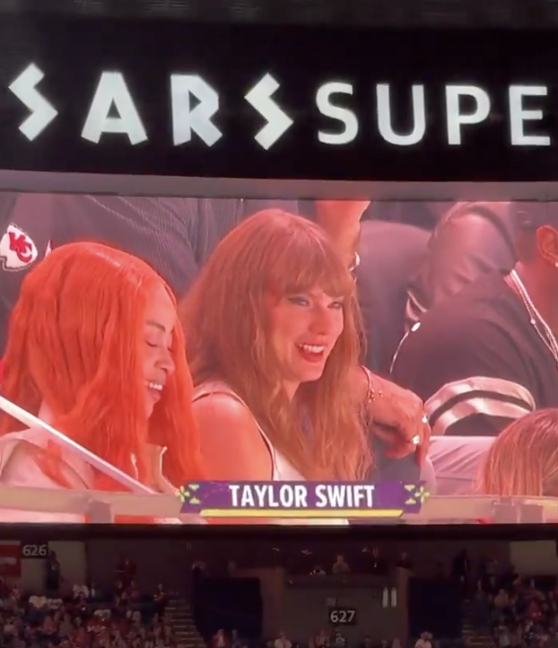 Taylor Swift se fait copieusement huer par la foule pendant le Super Bowl