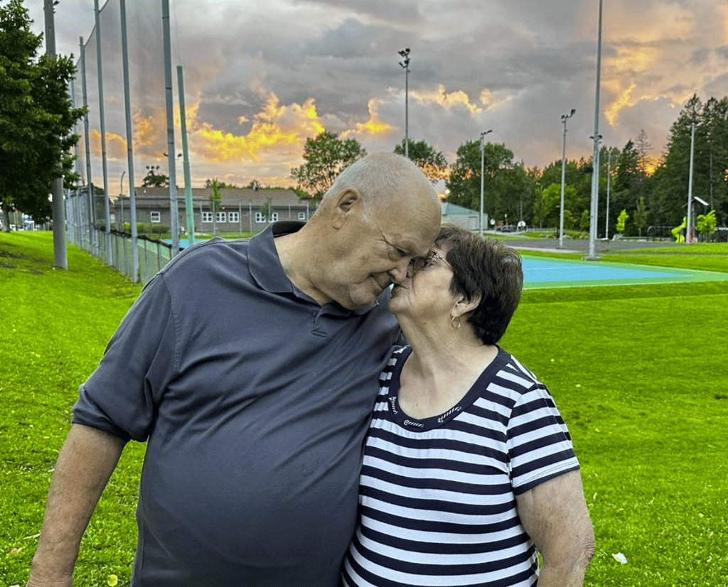 Jean-Michel Anctil fait une belle surprise à ses parents pour leur 60e anniversaire de mariage